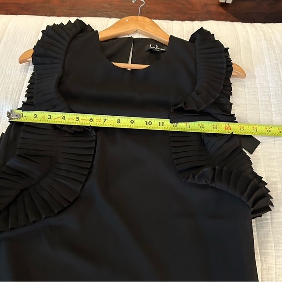 Lulus We Got The Pleat Black Statement Sleeve Shift Dress. Size XS. - Picture 10 of 13